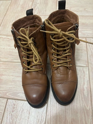 Μποτάκια δερμάτινα Carmela Footwear σαν καινούργια, μέγεθος 38