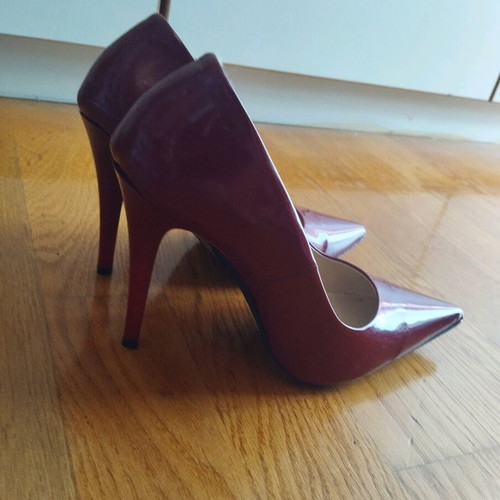Heels like new, size 38, patent leather