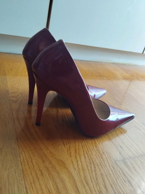 Heels like new, size 38, patent leather