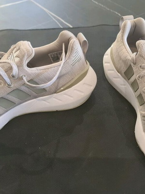 Αθλητικά παπούτσια Adidas σαν καινούργια, πακέτο 7 ζευγαριών 38,5-39