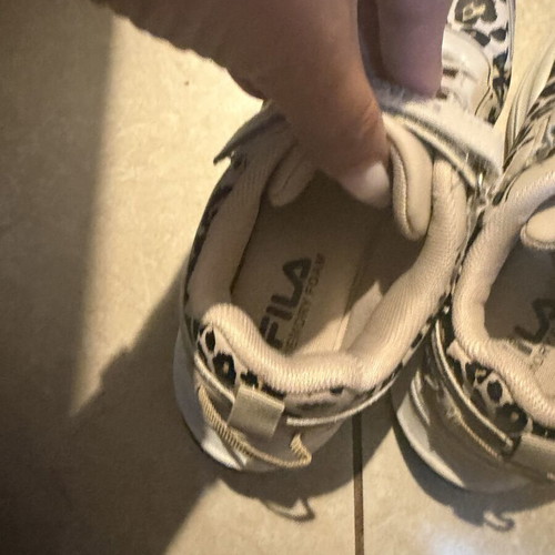 Fila girls' athletic shoes used, size 32, white beige