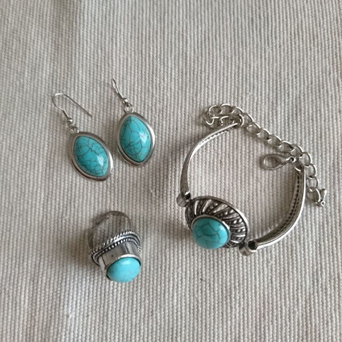 Boho jewelry set with turquoise oval insets, like new