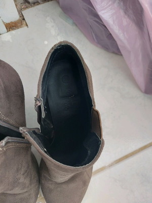 Women’s boots used, gray, comfortable