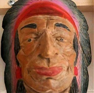 Ινδιάνος σε μορφή ξύλινης μάσκας χειροποίητης ζωγραφιστής