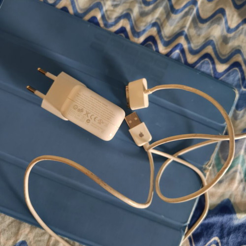 Apple iPad 3rd generation with charger and case