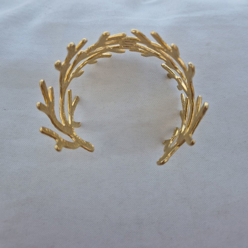 Summer gold bracelet new with coral-inspired design