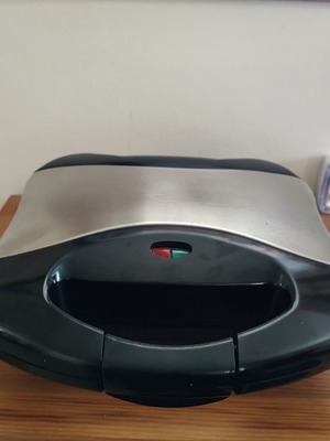 Moulinex sandwich maker for 2 toasts, like new