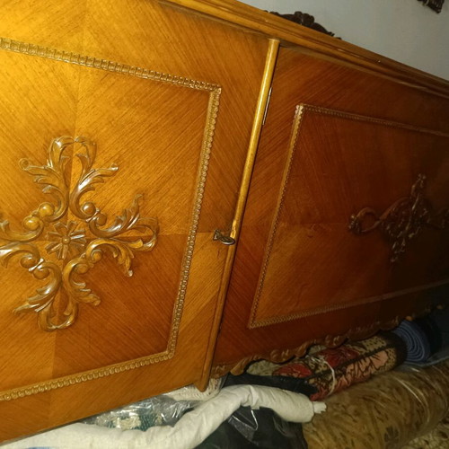 Walnut buffet like new in very good condition
