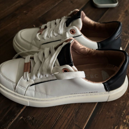 Alexander Smith London sneakers women's like new, white with gold detail