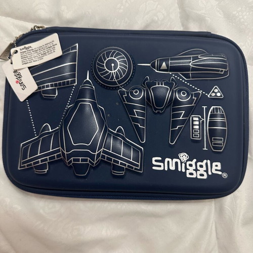 Smiggle pencil case like new with small external hole
