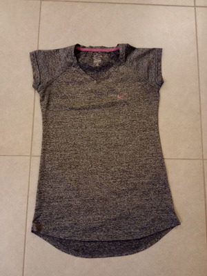 Μπλούζα αθλητική Nike XL σαν καινούργιο, γκρι και ροζ