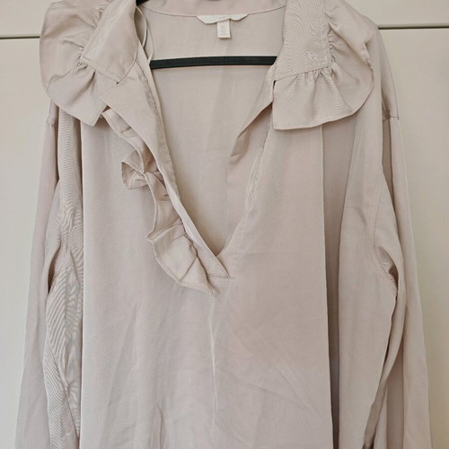 H&M blouse with ruffles, size L, like new, beige