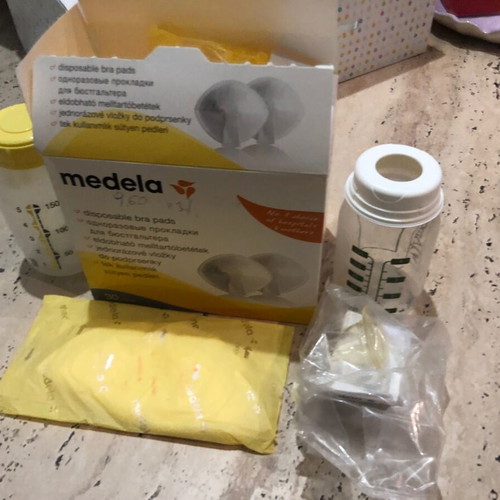 Medela Breast Pump like new with accessories