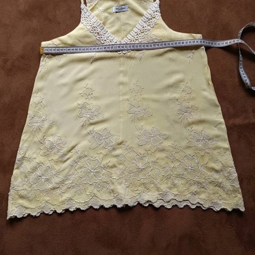 Deja vu sleeveless blouse new, white and yellow, size M