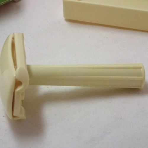 Vintage Nymph Ladies 3-piece shaving razor like new with original box