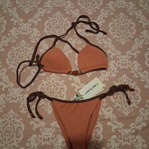 Bikini with UVA 50+ protection and Havaianas flip-flops, size 40-41