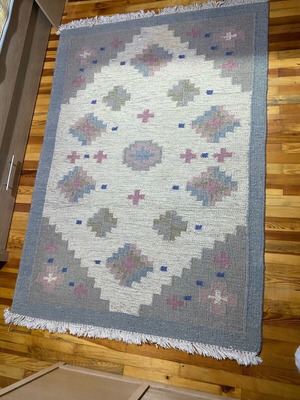 Handmade all-wool rug like new, size 1.2x1.8