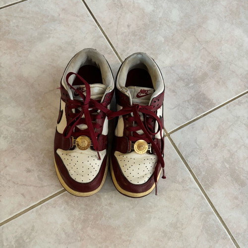 Nike Dunk women's shoes used, burgundy color, size 39
