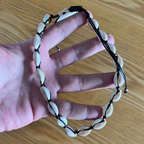 Summer shell necklace new with adjustable cord black and beige
