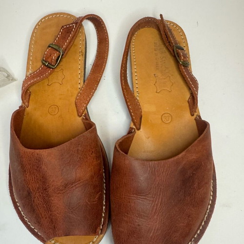 Leather brown flat sandals new, size 37