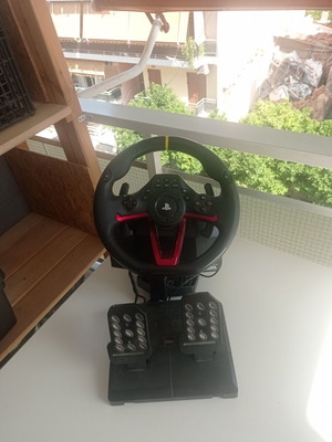 Hori racing wheel for PlayStation 4 like new with pedals