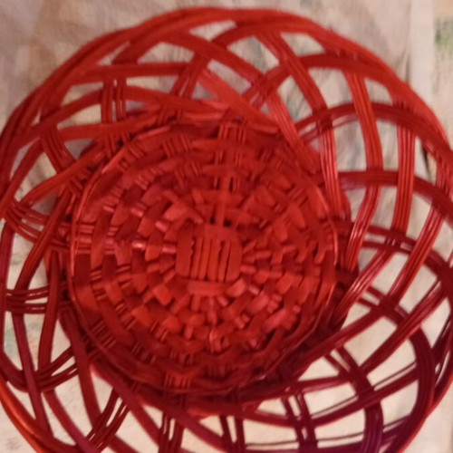 Wicker basket round bread basket red like new