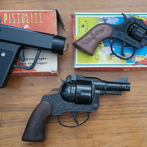 Collectible Retro Toy Pistols '60s-'70s Crescent Toys S-Agent Pilaz Pistolite like new