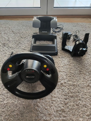 Saitek R440 steering wheel like new with pedals and mount
