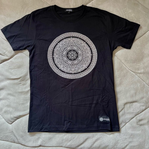 Mandala clothing black t shirt with print like new