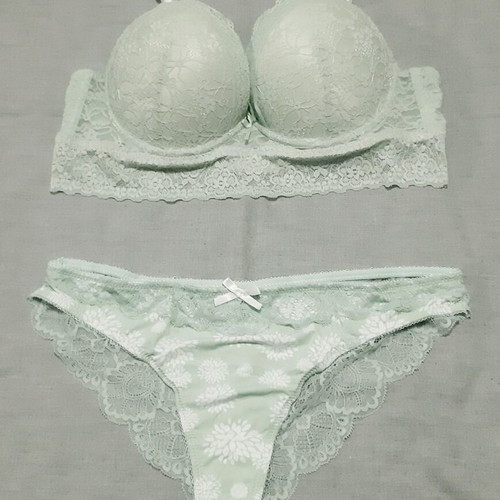 Lace lingerie set veraman 85/100C push up bra and large panties new