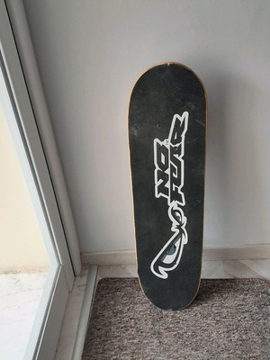Σανίδα skate μεταχειρισμένη, ελάχιστα χρησιμοποιημένη