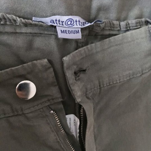 Attrattivo women's pants medium khaki like new