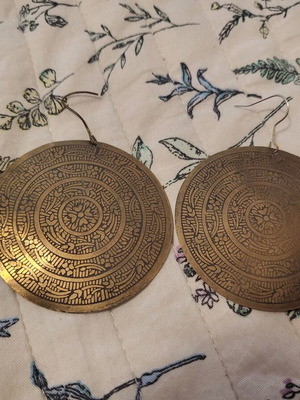 Earrings used, brown color