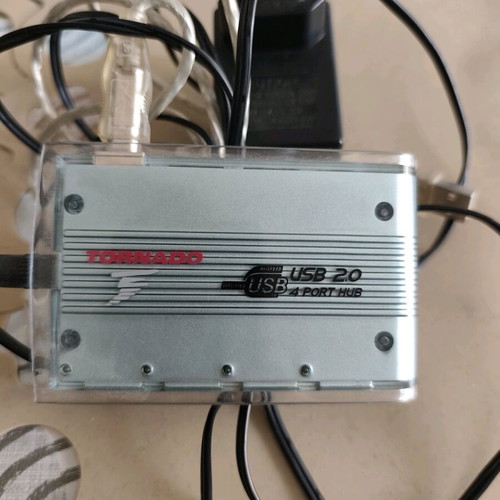 Tornado USB 2.00 4 port Hub like new