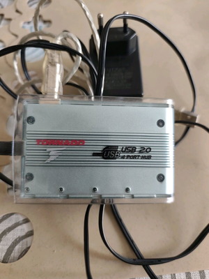 Tornado USB 2.00 4 port Hub like new