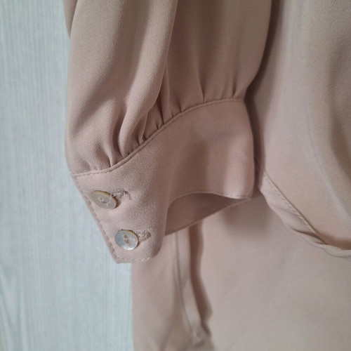 Forever 21 women's beige shirt size medium like new without buttons