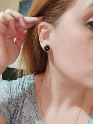Black stud earrings like new
