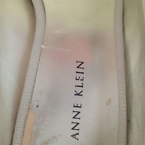 Peep-toe Anne Klein pumps used, satin beige snake effect