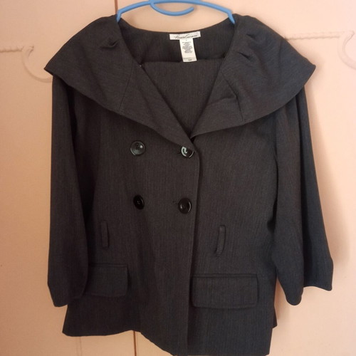 Kenneth Cole jacket and skirt like new, gray, sizes 12 and 10
