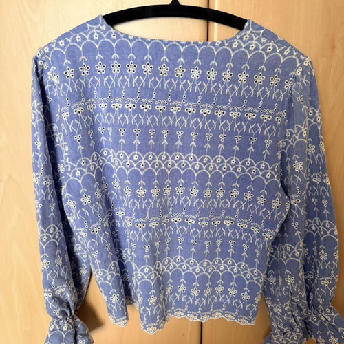 Zara crop shirt in perfect condition, white and blue, size L