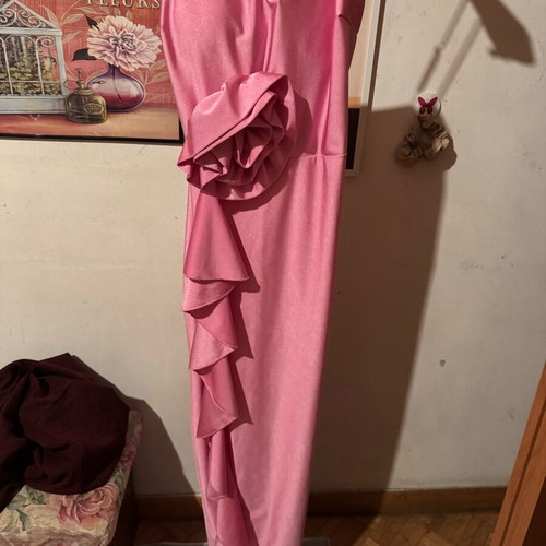Pink tight dress like new with rose and ruffles