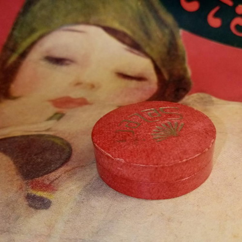Vintage Select powder box used with puff and powder