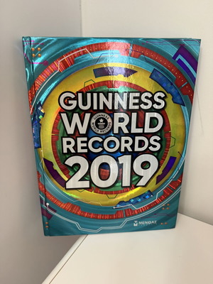 Guinness World Records 2019 Greek edition hardcover like new