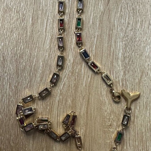 Beluga Necklace with Colored Stones like new, multicolored