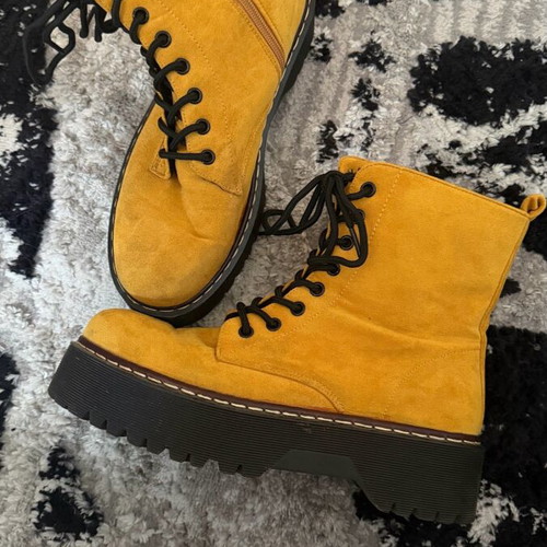 Boots size 40 like new, yellow orange