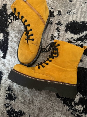 Boots size 40 like new, yellow orange