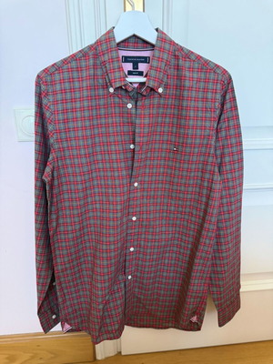 Tommy Hilfiger Slim Fit Shirt like new, red plaid, size S