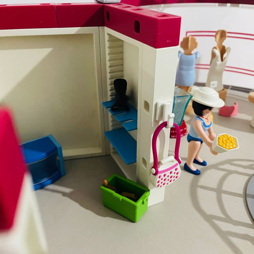 Playmobil 5485 City Life Shopping Mall used with elevator and figures