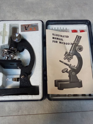 Vintage Microscope with Case and Instructions from 1980s used