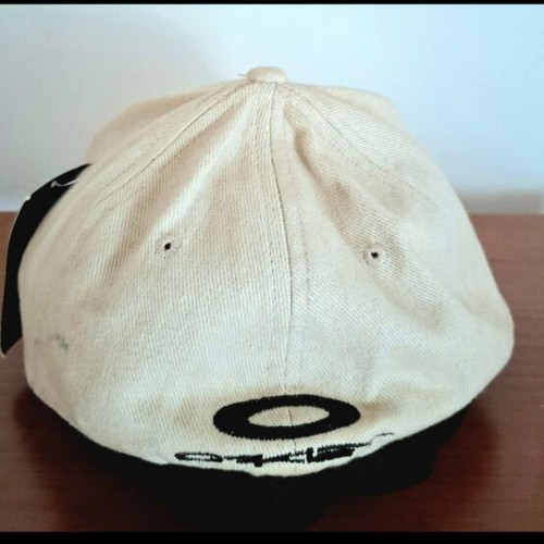 Oakley Vintage Tinfoil Cap brand new, ecru